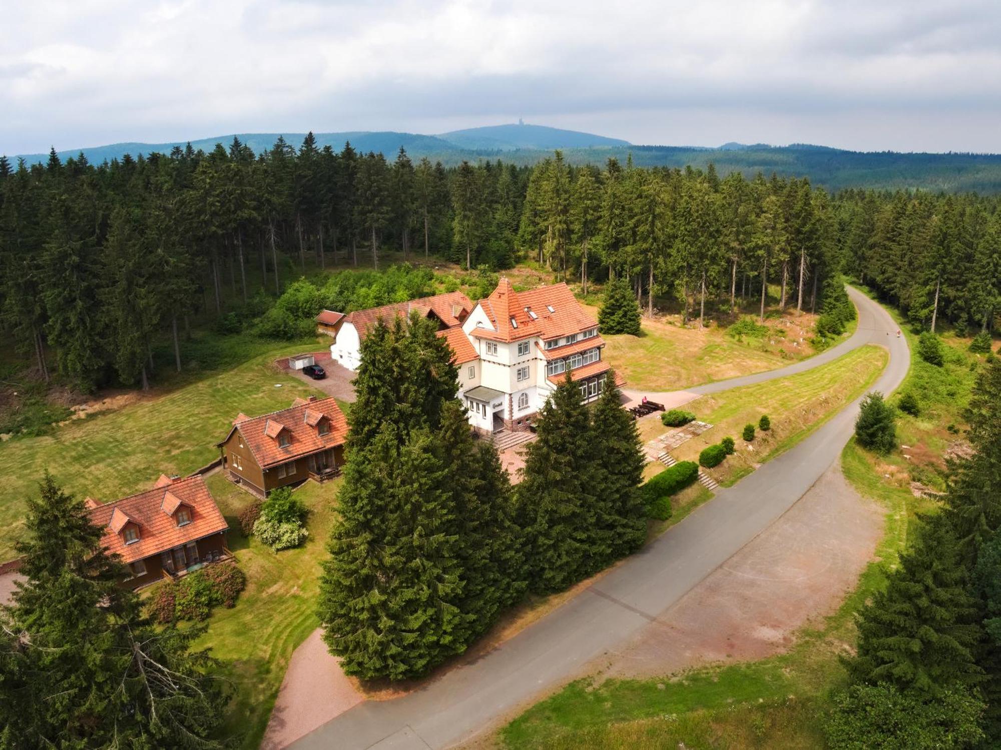 Hotel Und Berggasthof Spiessberghaus Friedrichroda Exteriör bild