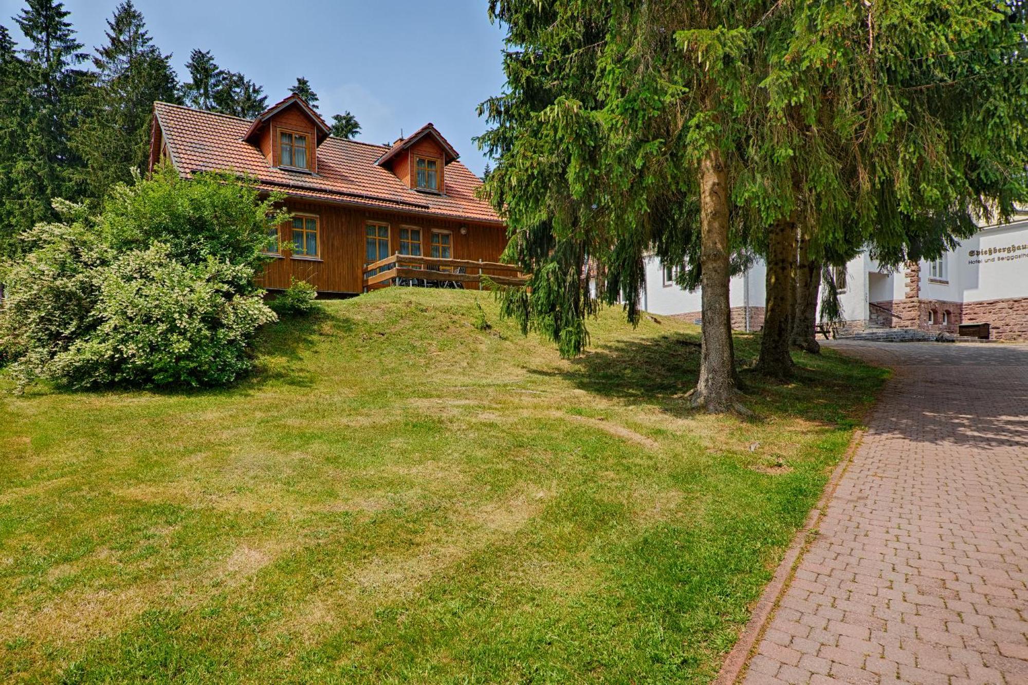 Hotel Und Berggasthof Spiessberghaus Friedrichroda Exteriör bild