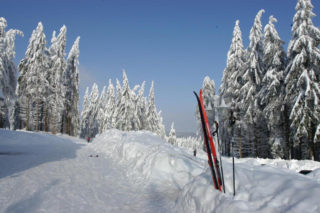 Hotel Und Berggasthof Spiessberghaus Friedrichroda Exteriör bild
